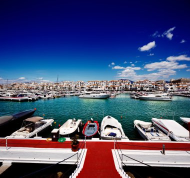 Lüks Yatlar ve motorlu teknelerin puerto banus Marina Marbella, İspanya