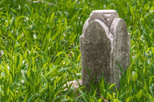 Παλιά ταφόπετρα — Φωτογραφία Αρχείου