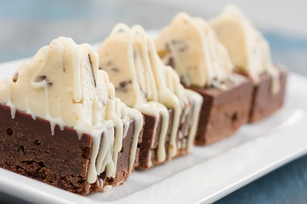 Piramide brownies — Stockfoto