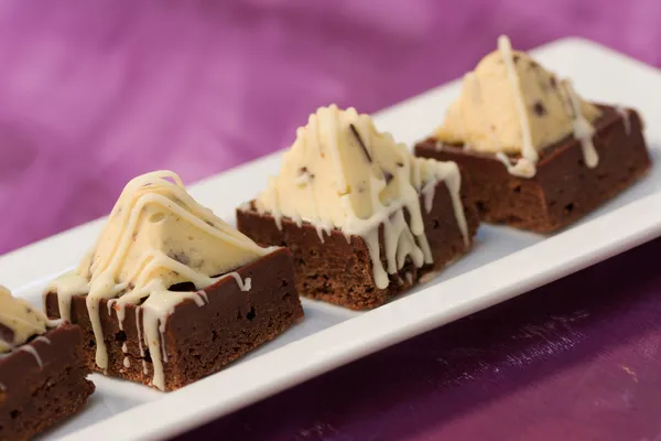 Piramide brownies — Stockfoto