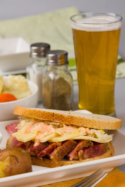 Сэндвич с ржаным хлебом — стоковое фото