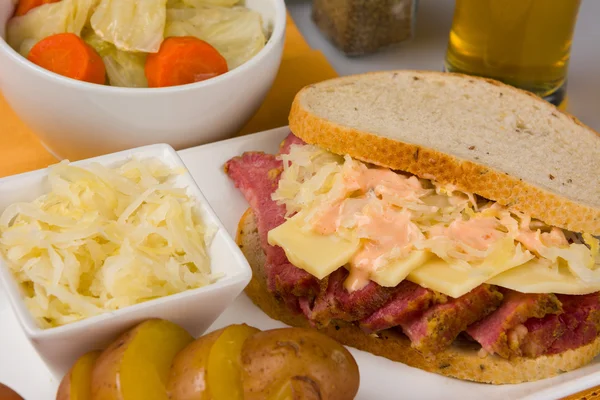 소금에 절인된 쇠고기와 샌드위치 — 스톡 사진