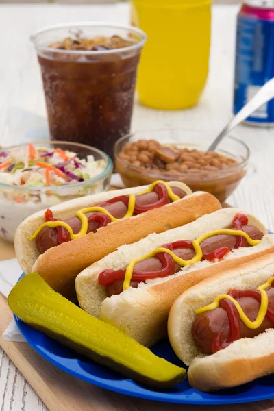 Gegrilde hotdogs — Stockfoto