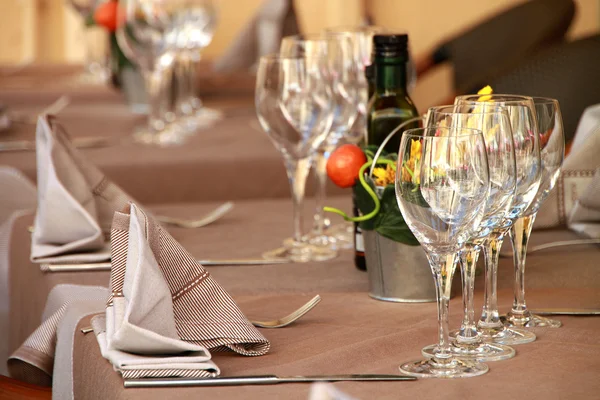 kadehinin için farklı u restoranda iyi Tablo ayarı