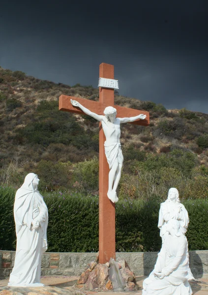 Lebensgroße Kreuzigungsstatuen — Stockfoto