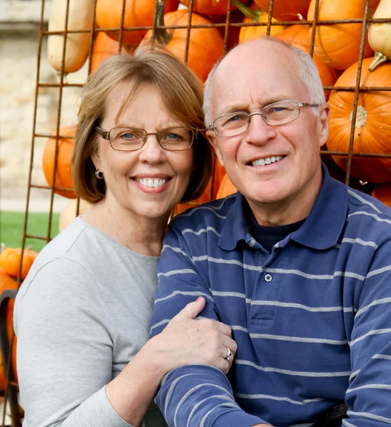 Senior couple with pumpkins — Stock Photo, Image