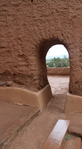 Portal de misión de adobe en decadencia — Foto de Stock