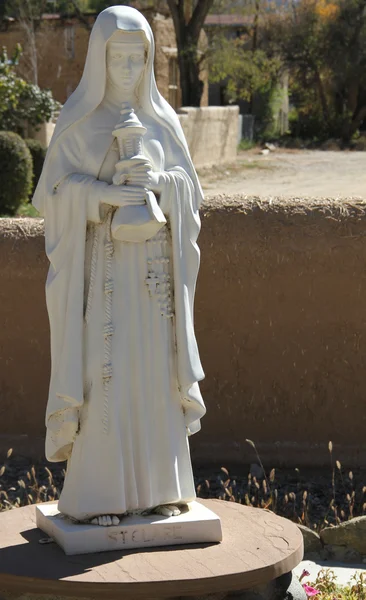 Biały saint clare statua — Zdjęcie stockowe