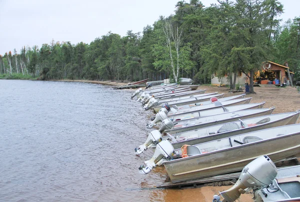 Lago canadense barcos de alojamento de pesca — Fotografia de Stock