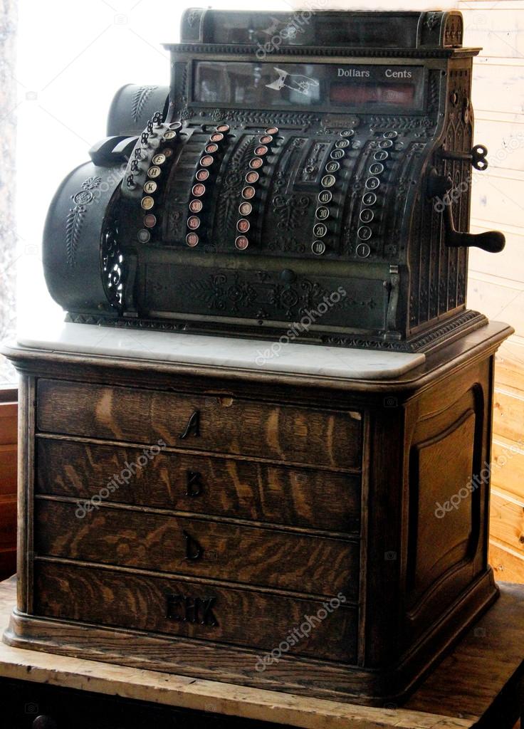 Vintage 1900 NCR cash register 2