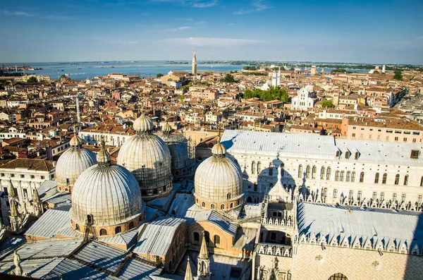 Velha catedral italiana vista aérea — Fotografia de Stock