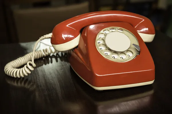 Kırmızı vintage telefon