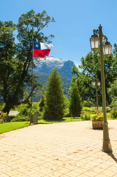 Chilenische Flagge auf einem schönen Platz — Stockfoto