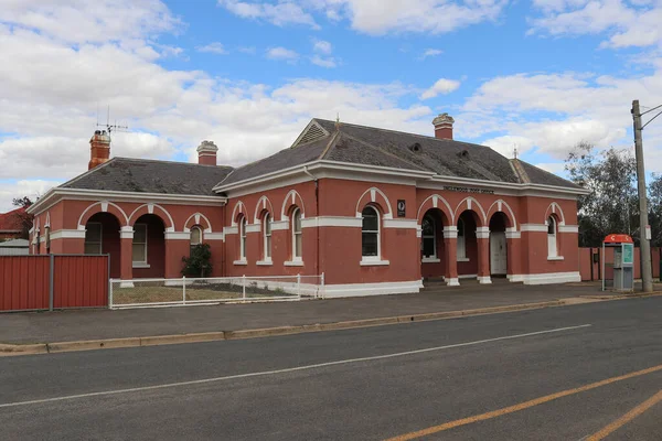 Inglewood Australia 2019年11月30日 歴史的なイングルウッド郵便局の建物は スレートタイル張りの屋根を持つレンガを塗装しています — ストック写真