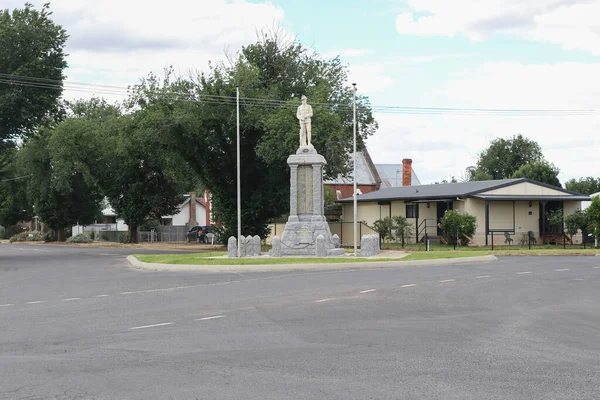 Inglewood Australia 2019年11月30日 第一次世界大戦に従軍したイングルウッドと地区の人々を追悼するために兵士記念碑が建立されました — ストック写真