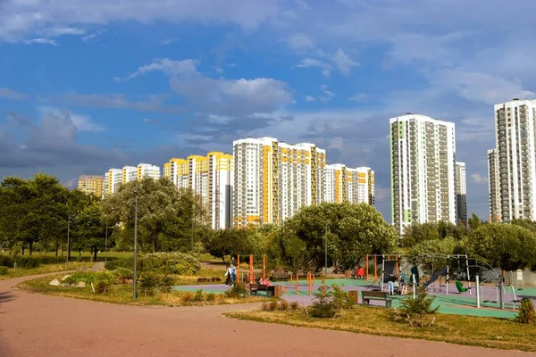 Sports Ground Recreation Park Next New High Rise Buildings — Stock Photo, Image