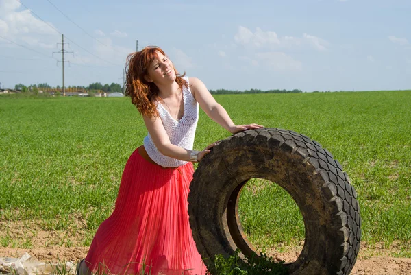 The red-haired girl rolls wheel — Stock Photo, Image