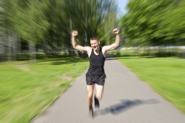 atlet bitirmek için koştu