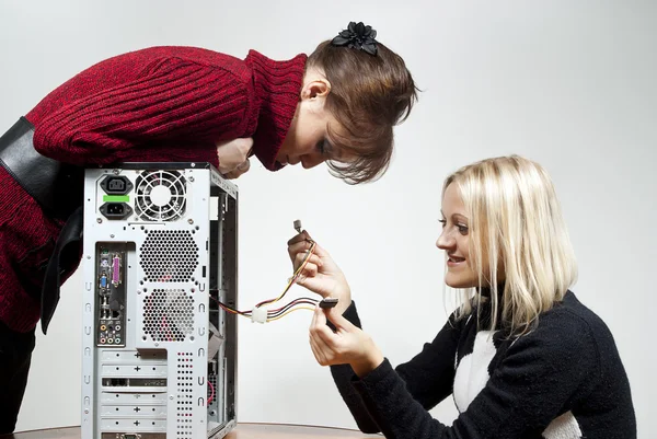 Beautiful girl repairing the system unit — Stock Photo, Image
