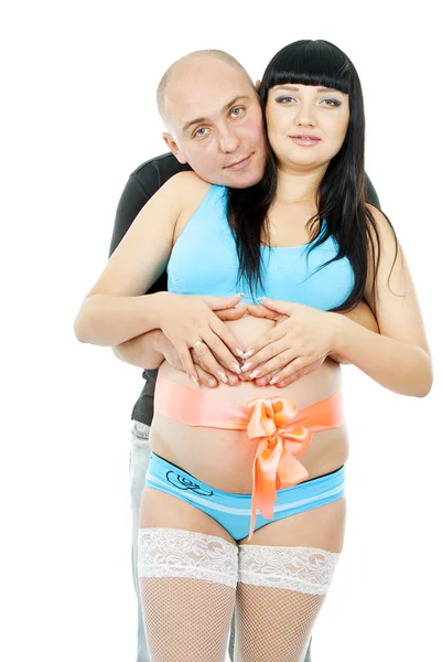 Uomo e donna incinta con nastro arancione — Foto Stock
