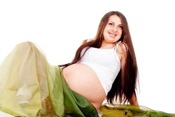 怀孕的女孩在绿色的面纱 — 图库照片
