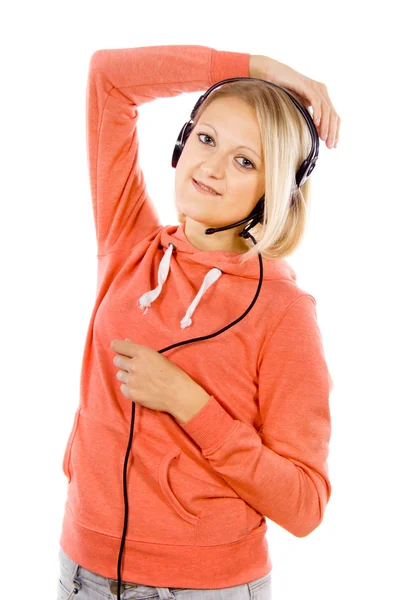Meisje luisteren naar muziek in hoofdtelefoon — Stockfoto
