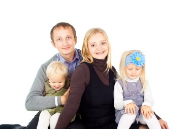 Küçük çocuklu mutlu aile