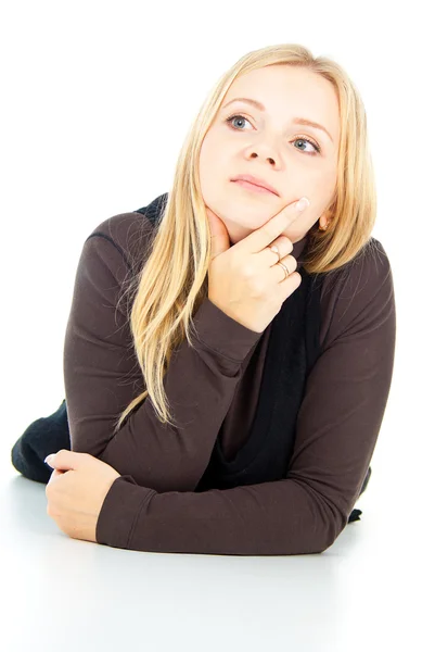 Schönes blondes Mädchen denkt — Stockfoto