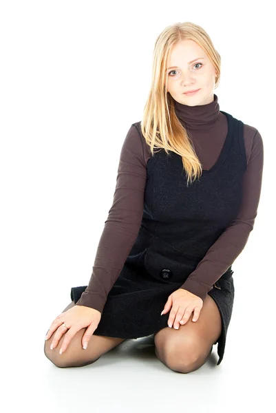 Blond flicka sitter — Stockfoto