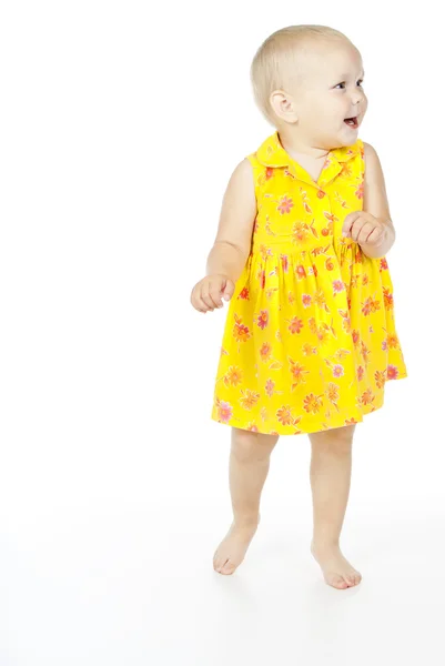 Vacker glad liten flicka dansa — Stockfoto