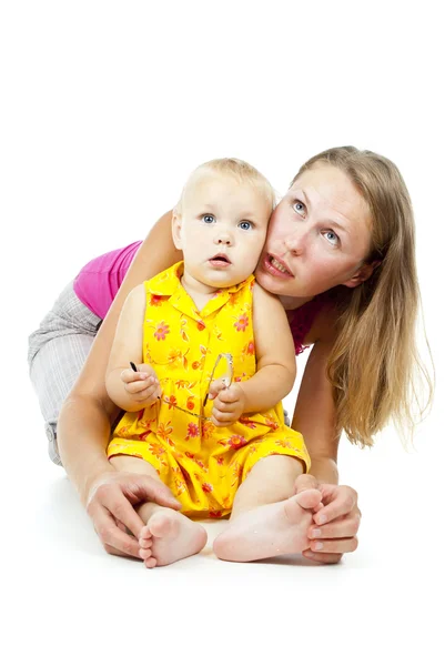 赤ちゃんと美しい母 — ストック写真