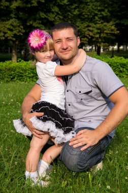 mutlu bir aile baba kızı hugs