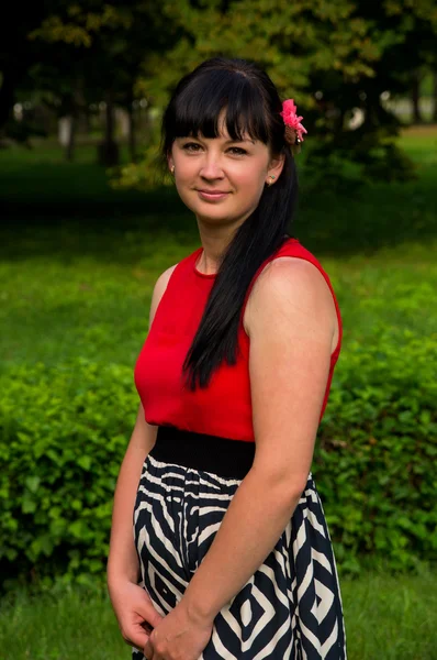 Gelukkige vrouw poseren — Stockfoto