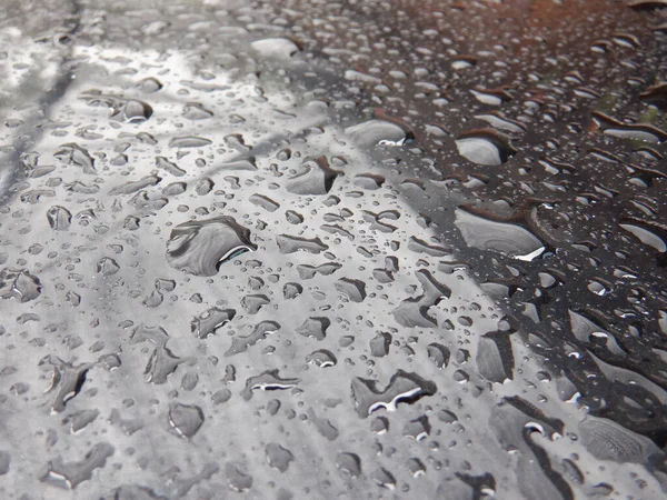 Wassertropfen Auf Dem Auto Nach Dem Regen — Stockfoto