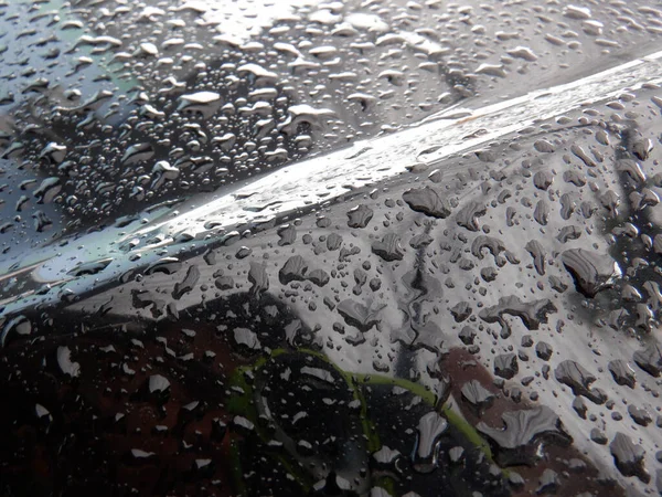 Wassertropfen Auf Dem Auto Nach Dem Regen — Stockfoto
