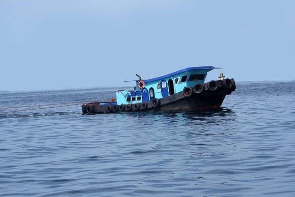 Tug Perahu Berlayar Laut — Stok Foto
