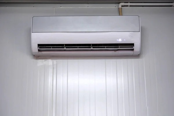 Weiße Wand Montierte Klimaanlage — Stockfoto