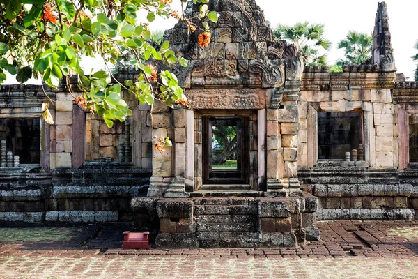 Phanom Rung是泰国Buriram省一座古老砂岩城堡的名字 — 图库照片