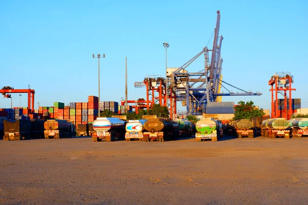 Ports Grues Utilisés Pour Charger Les Produits — Photo