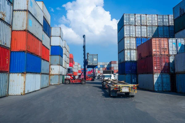 Containerumschlag Auf Der Schiffsanlegestelle Mit Schrankhintergrund Industriellen Ideen Import Und — Stockfoto