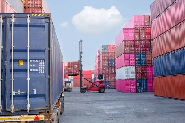 Logística Transporte Porto Caminhão Contêineres Empilhadeira Contêineres Conceito Exportação Importação — Fotografia de Stock
