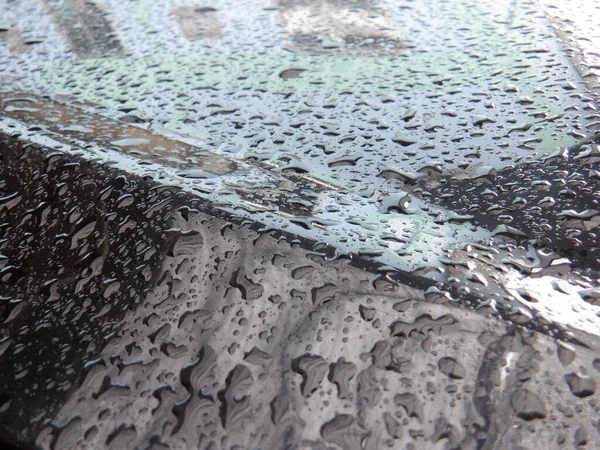 Σταγονίδια Νερού Στο Αυτοκίνητο Μετά Βροχή — Φωτογραφία Αρχείου