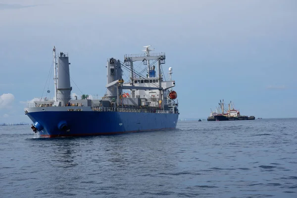 Barcaça Transporte Petróleo Bruto Para Comércio — Fotografia de Stock