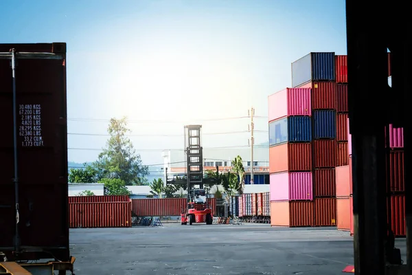 Container Vorkheftruck Met Een Stapel Containers Mooie Avond Achtergrond — Stockfoto
