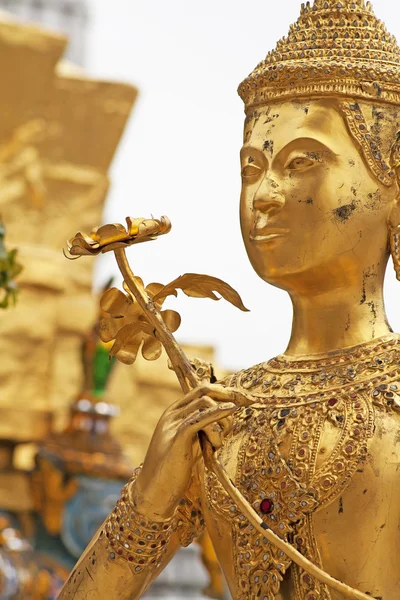 Thailändska skulptur på wat phra kaeo, bangkok — Stockfoto