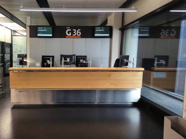 Havaalanından yolcu almadan ayrılıyoruz.