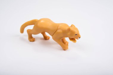 Aslan, sürpriz çikolatalı yumurtanın plastik oyuncağı.