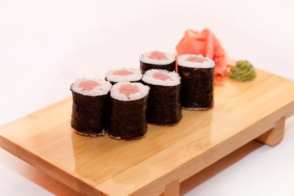 Sushi com salmão — Fotografia de Stock