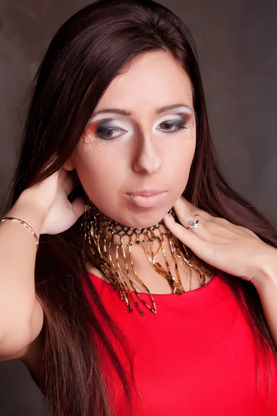 Menina bonita em um vestido vermelho — Fotografia de Stock