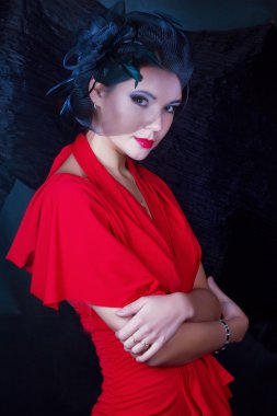 Kırmızı elbiseli kız Retro
